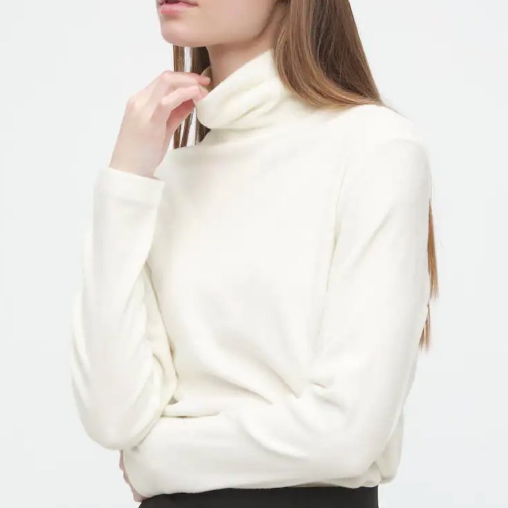 UNIQLO Heat Tech Fleece Turtleneck Long Sleeve Thermal Top in Off White